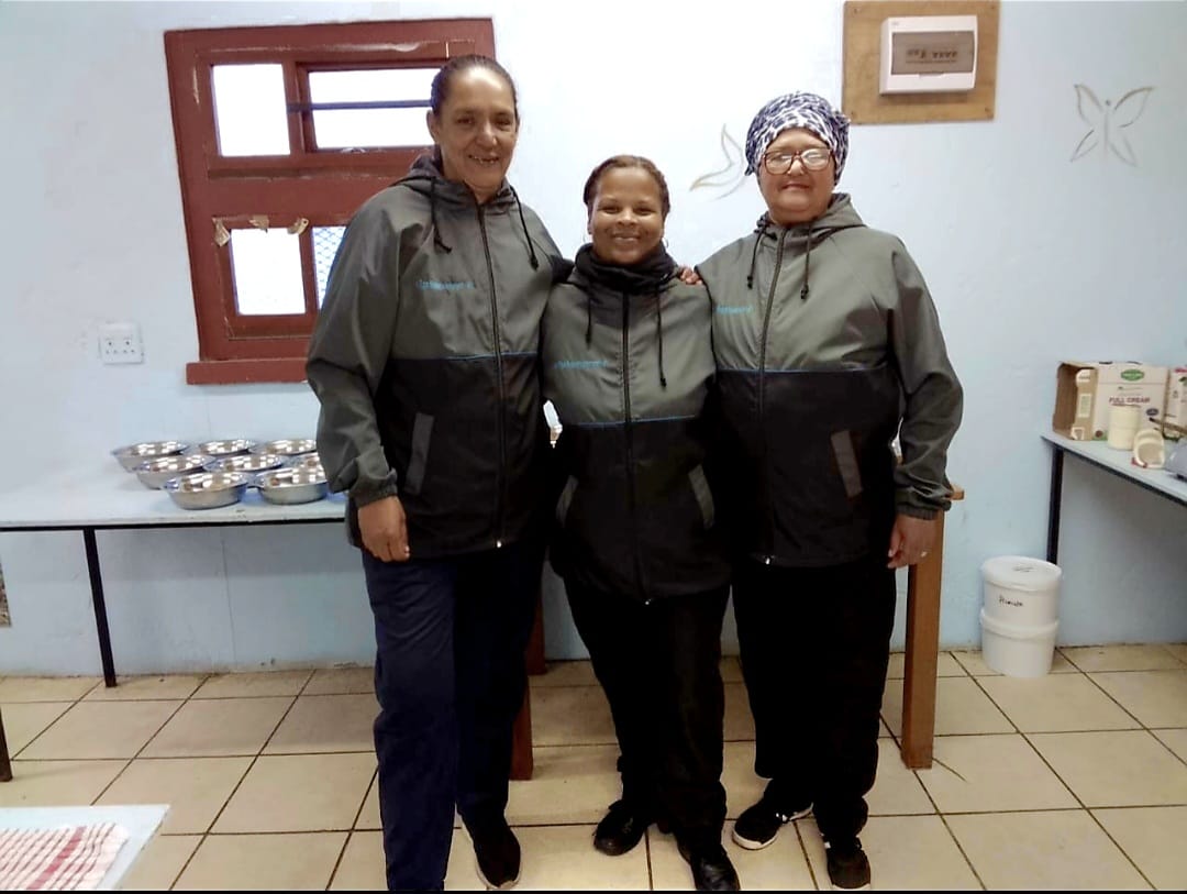 IPI feeding scheme volunteers in a community kitchen in Cape Town preparing bowls of food